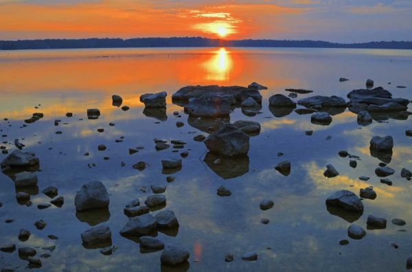 Canada, Bruce Peninsula Sunset on Berford Lake